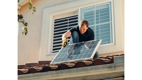 Ondate di calore e condizionatori, il fotovoltaico sui tetti può ridurre i prelievi dalla rete del 68%