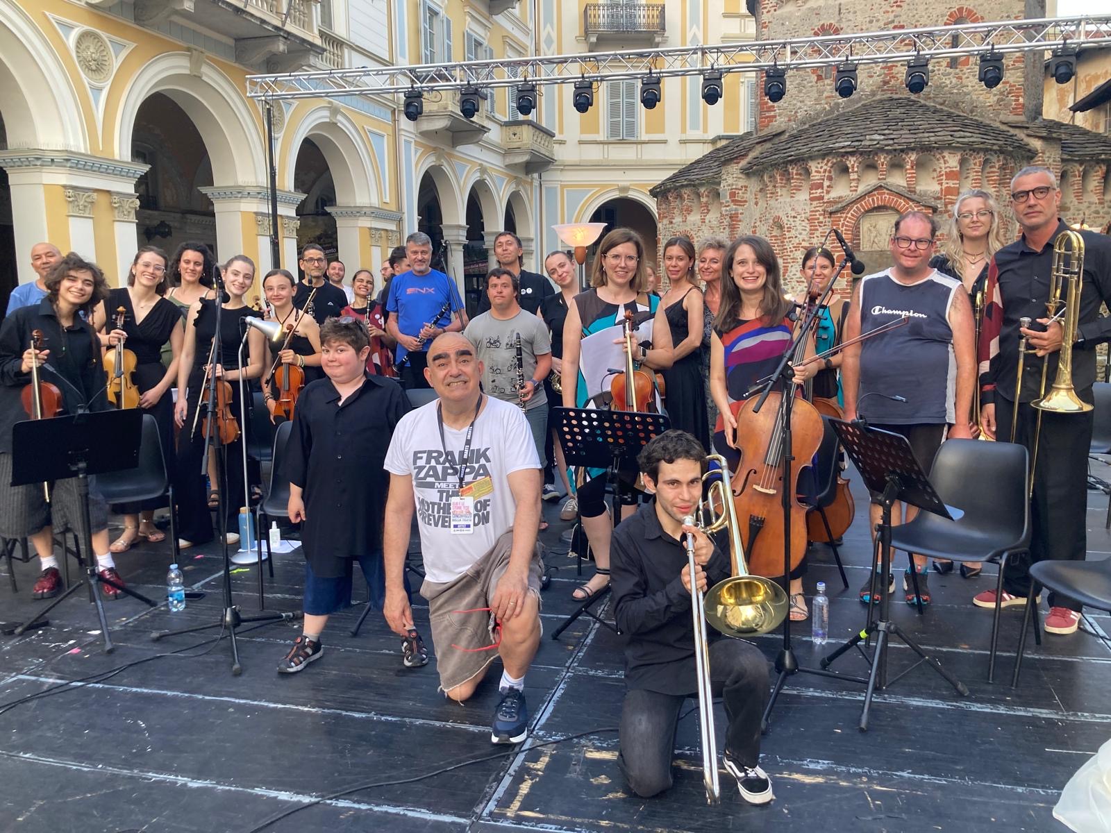 La Symphonic Taxi Orchestra ospite di Elio e le Storie Tese al Concertozzo di Biella