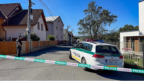 Studente di 13 anni accoltella a morte un'insegnante in una scuola slovacca