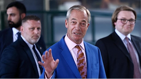 Farage si dimette da parlamentare e si ricandida a Clacton tra inchieste e donazioni oscure