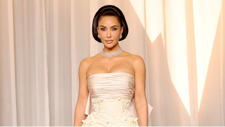 Kim Kardashian e Charlize Theron dominano l'Academy Museum Gala: pizzo nero e vintage da 75 anni