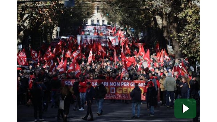 Sciopero generale contro la Manovra, migliaia di lavoratori in piazza. Salvini minimizza: 'Disagi limitati' - TGLA7