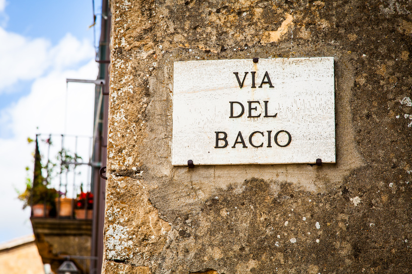 Dalla Via del Bacio alla Grotta degli Innamorati, ecco le case vacanze nei luoghi dell’amore
